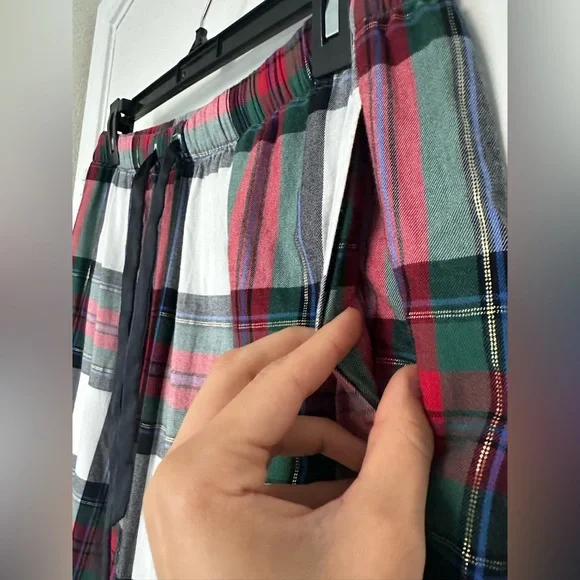 Victoria's Secret Flannel PJ Pajama Set White Red Green Plaid Size Small - Picture 15 of 16